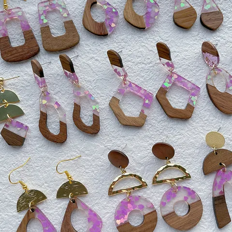 Resin & wood earrings pink