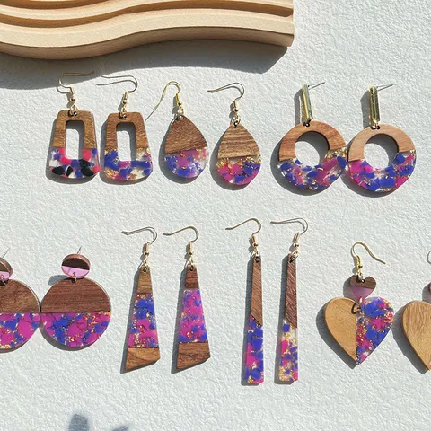 Resin & wood earrings purple